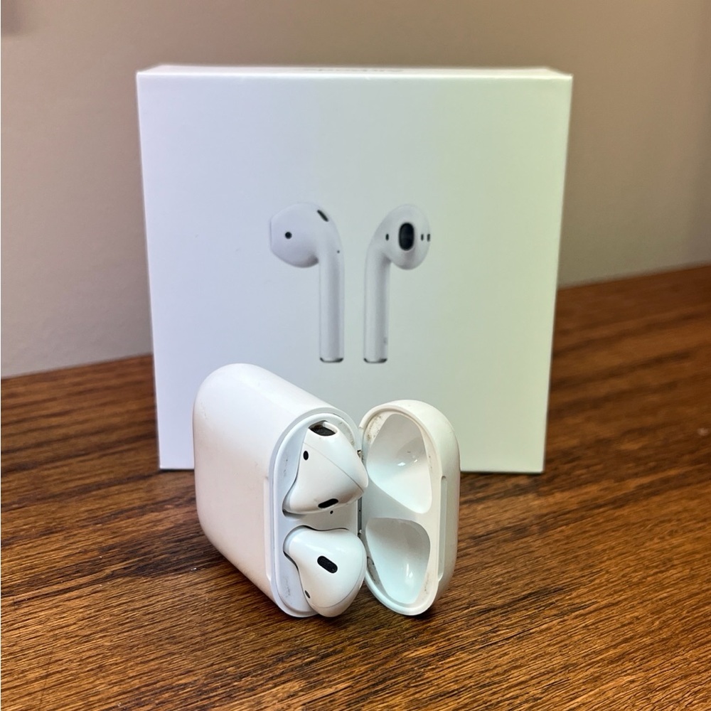 Apple AirPods Wireless Earbuds with Charging Case - White 2nd Gen